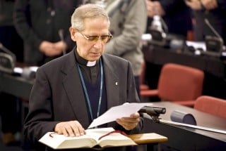 El español Adolfo Nicolás fue elegido nuevo superior de los Jesuitas, tras el Cónclave secreto celebrado
en Roma, Italia. El propósito de los jesuitas es conocido como el “Papa Negro”, debido al gran
poder que esta orden ha tenido siempre en la Iglesia Católica y a su hábito de color negro. (EFE)