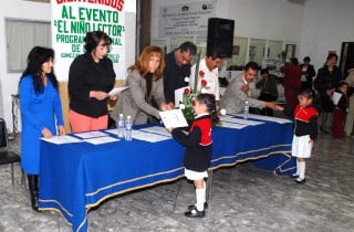 Se efectuó la premiación de los ganadores del certamen “El niño lector”; los encargados de promover la lectura en las escuelas consideran la tecnología como un reto a vencer.