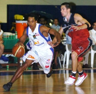 Conservar en buen estado la duela del Auditorio
Municipal, es prioridad en la Comisión del Deporte de 
Torreón, según lo aseguró Jaime Chávez Aguilar. 
(Fotografía de Jesús Galindo)