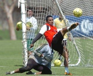 Los Guerreros entrenaron ayer con gran intensidad en Santa Rita, previo al interescuadras que tendrán hoy en el Estadio Corona. (Fotografía de Jesús Galindo López)
