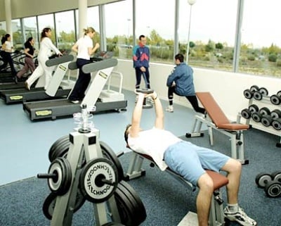 Para que un hombre se conserve bien debe entrenar por lo menos tres veces por semana.