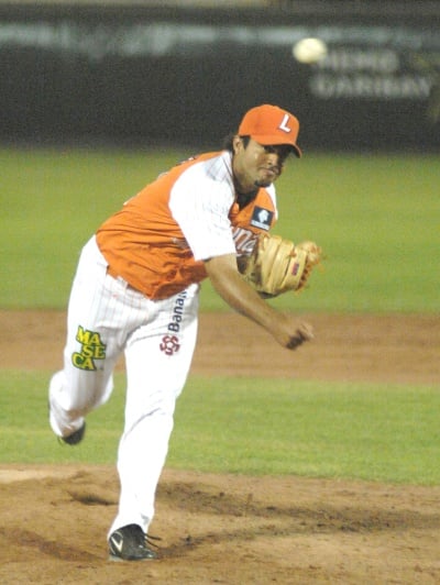 El equipo de Vaqueros Laguna se  impone a los Potros de Tijuana por 12 carreras contra 2 en kilométrico juego al arrancar la serie en el Estadio de la Revolución. (Fotografía de Ramón Sotomayor Covarrubias)