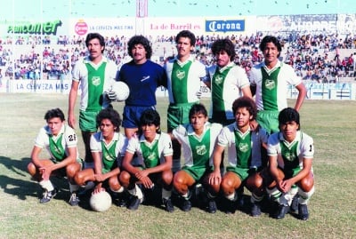Este es el equipo Santos Laguna IMSS que se coronó campeón de liga y campeón de campeones en la temporada 1983-1984 de Segunda
División “B’’, que marcó el regreso del futbol profesional a la Comarca. (Archivo)