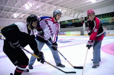 Con la participación de los equipos de Ciudad Juárez, Monterrey, Saltillo y Torreón, dará inicio hoy viernes el primer Torneo de Hockey sobre Hielo en Ice & Sports. (Fotografía de Jesús Galindo López)