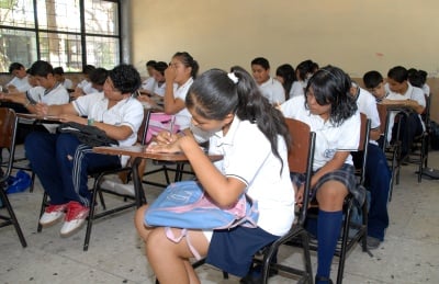 La Coordinación Estatal de Inglés fue la responsable de crear y diseñar el material didáctico en la enseñanza del idioma inglés tanto para el alumno como para el maestro del primer grado de secundaria de Coahuila.