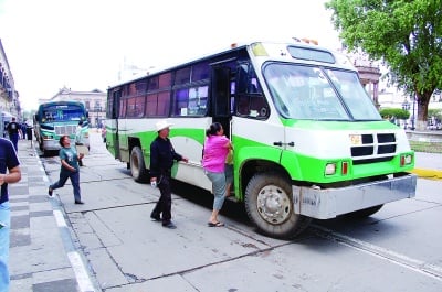 Los transportistas públicos aseguran que los 50 centavos de incremento en las tarifas no implican mejoras sustanciales en su economía.