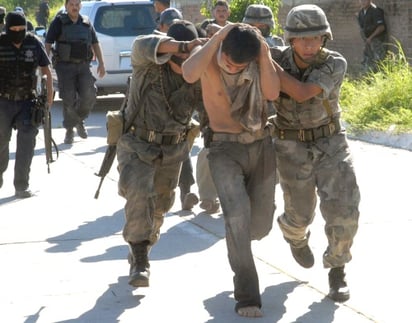 Los presuntos delincuentes detenidos en Mazatlán el sábado pasado reconocieron formar parte de 'Los Zetas'. (Notimex)