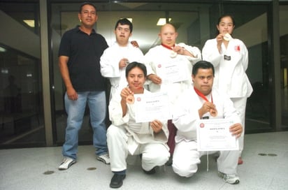 El Club de Deportistas Especiales de la Unidad Deportiva Torreón tuvo una destacada actuación en el Campeonato Internacional de Karate de la XII Copa Nogiwa 2008, en la cual obtuvieron cinco preseas. (Fotografía de Sergio Reyes)