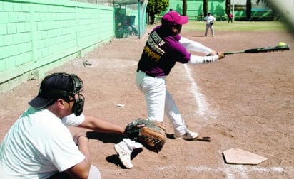 Los 94 equipos que conforman la Liga Magisterial 	de Softbol del magisterio federado serán dotados de uniformes. (Archivo)