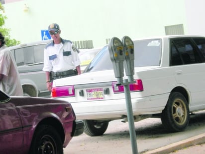 El proyecto de pago del servicio de parquímetros por celular está detenido, porque aún no se concreta la negociación con una compañía de telefonía celular.