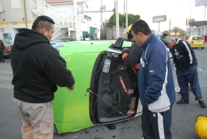 ERA DEL AÑO. El taxista no presentó lesiones graves.