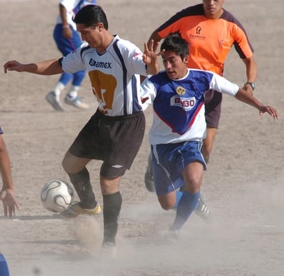 Los Pumas del Ejido El Refugio (Liga Municipal de Matamoros) se coronaron ayer Campeón de Campeones en la Copa Laguna de Futbol 2009. Pumas del Refugio, campeón de la Copa 