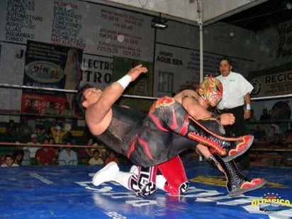 Villano V buscará el jueves próximo arrebatarle el cetro mundial de peso completo a Último Guerrero, monarca reconocido por el CMLL. En juego cetro mundial de los completos en la Olímpico