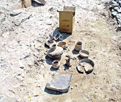 Figurillas antropomorfas, una vasija-efigie, una olla, fragmentos de metate, copa, astillas de huesos y otros objetos prehispánicos, fueron hallados por el Instituto Nacional de Antropología e Historia (INAH) gracias a los trabajos de mantenimiento de la red de drenaje en Zapopan. (El Universal)