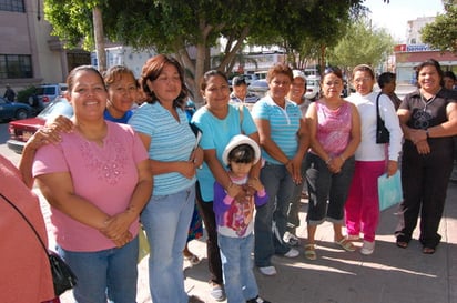 Molestas. Las madres de familia siguen molestas.