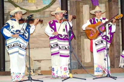 México presentará al canto tradicional purépecha pirékua ante la UNESCO como una de las candidaturas para que sea inscrita en la Lista del Patrimonio Cultural Inmaterial de la Humanidad en el 2010. (El Universal)