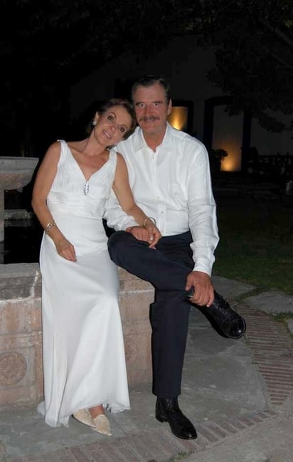 Feliz matrimonio. Dos años después de entregarle el anillo y ocho años después de la boda civil, Vicente Fox le cumplió a Marta Sahagún y contrajeron matrimonio religioso. 