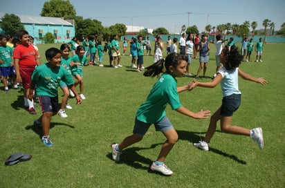 Ayer fue inaugurado el Curso de Verano 'Mis Vacaciones Felices 2009', organizado por la dirigencia de la Sección 35 del SNTE. (Foto de Jesús Galindo López)