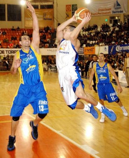 Los Algodoneros de Torreón tuvieron un buen paso en la Liga acional de Baloncesto Profesional. A pesar
de sus momentos de crisis y malos resultados, el equipo
siempre buscó ser contendiente. (Fotografías
de Archivo)