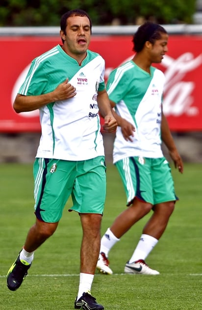 El delantero del Chicago Fire, Cuauhtémoc Blanco, celebró este miércoles la convocatoria del hermano de Giovani, Jonathan Dos Santos, jugador del Barcelona, a la selección mexicana de futbol. (jammedia)