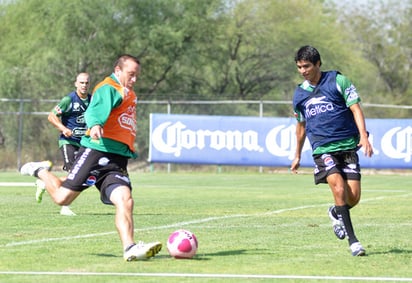 Los Guerreros entrenaron ayer en Santa Rita y así lo harán este día, previo a su viaje a la ciudad de León, donde se medirán a los Esmeraldas de la Liga de Ascenso, en partido amistoso de preparación, aprovechando ambos equipos la pausa en el futbol mexicano, debido a la actividad de la Selección Mexicana en las eliminatorias mundialistas. (Fotografía de Jesús Galindo López) 