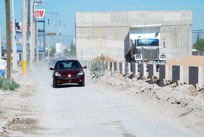 Desfasada. Aunque tuvo una segunda reprogramación para su entrega al mes de diciembre, sigue atrasada la obra de construcción del paso elevado Rodríguez Triana-Diagonal Las Fuentes y que se realiza con recursos del ISN. 