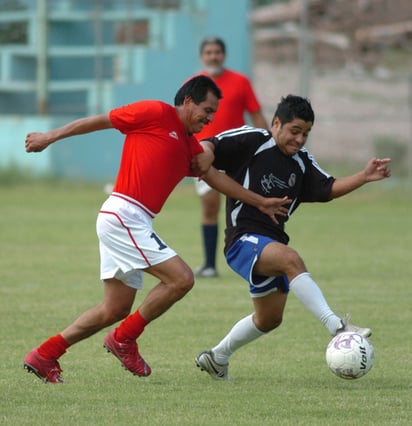 Todo un éxito resultó el VIII Torneo Interseccional, en el cual participaron ocho secciones del Sindicato de Trabajadores de la Industria Metalúrgica y Similares, en futbol soccer y beisbol. (Archivo)