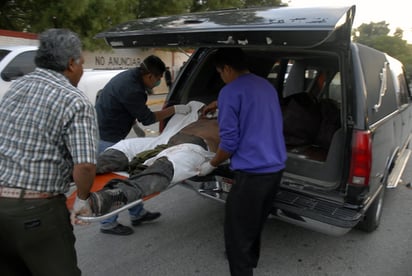 Asesinados. Frente a la escuela primaria Álvaro Obregón de la colonia Compresora, amanecieron los cuerpos de un taxista, un carnicero y un empleado de limpieza; la escuela era sede de una casilla para la jornada electoral. 