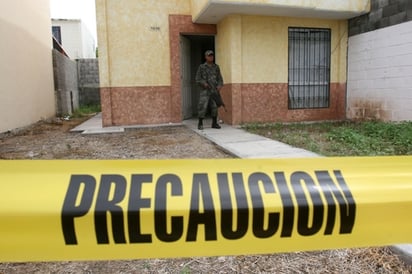 Violencia. Un hombre fue asesinado con arma de fuego, en las primeras horas de ayer cuando salía de su domicilio, en el fraccionamiento Acueducto, de Culiacán, Sinaloa. 