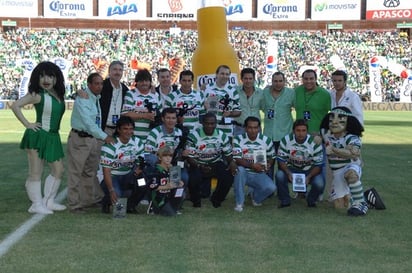 Los cinco Guerreros de Honor fueron homenajeados ayer en ceremonia especial, en compañía de otros jugadores destacados del Santos Laguna. Los Guerreros de Honor ya tienen su lugar en el TSM