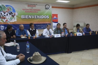 Encuentro. Se prepara el comité organizador para llevar a cabo la décimo octava edición del Engalec en Gómez Palacio, Durango; foro al cual se espera la asistencia de mil 600 productores del país. 