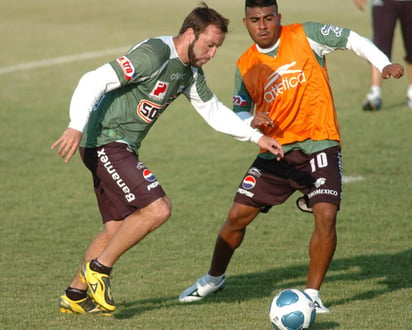 Daniel 'Hachita' Ludueña y Vicente Matías Vuoso fortalecen la banca de los Guerreros, que además contará con otros elementos que pueden salir a la cancha en caso de que se complique el partido. (Archivo)