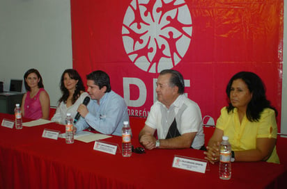 Los XIII Juegos Municipales del Adulto Mayor 2010 fueron presentados ayer de manera oficial y tendrán lugar en los tres primeros días del mes de julio en las instalaciones de la Unidad Deportiva Torreón. (Fotografía de Jesús Galindo López) 