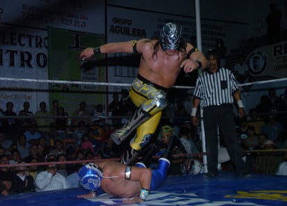 Último Guerrero afirma que el Consejo Mundial de Lucha Libre se mantiene sólido como organización, aunque reconoció que la situación económica les ha pegado fuerte y pese a ello la EMLL se solidariza con la afición y baja precios. 