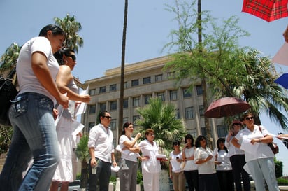 Protestan por inseguridad. Para atraer a más gente al movimiento, el grupo va a buscar hacer una cadena de contactos y quizá consideren publicitarse.  EL SIGLO DE TORREÓN / RAMÓN SOTOMAYOR