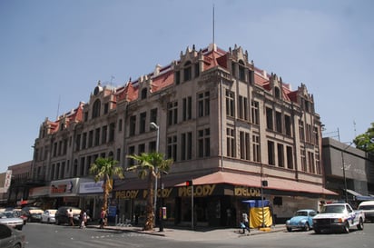 Deteriorado. El hotel Salvador sólo tiene habilitada la planta baja, mientras que el resto de los pisos está en el total abandono.