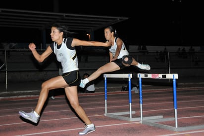 Las atletas del Instituto Tecnológico de La Laguna arrasaron con los primeros lugares de diferentes pruebas en la rama femenil en la Universiada Bicentenario 2010, organizada por la UANE. (Fotografía de Jesús Galindo López)