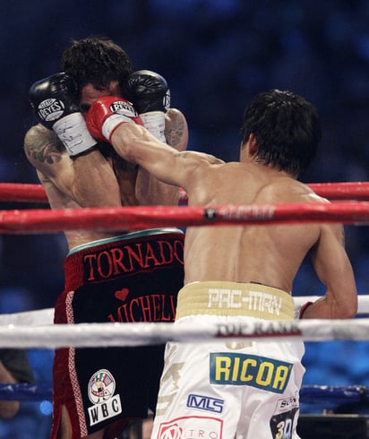 El 'Tornado de Tijuana' recibió una paliza de manos del filipino Manny Pacquiao, quien no lo noqueó de milagro anoche en el Cowboys Stadium. (AP)