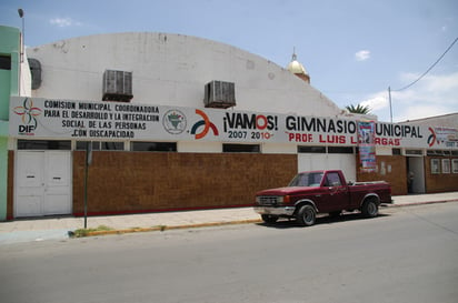 Apoyo. Brindan un techo por las noches y comidas en el día para no dejar desprotegidos a los indigentes en la ciudad de Gómez Palacio.  EL SIGLO DE TORREÓN / CLAUDIA LANDEROS