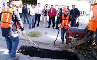 Acciones. El Municipio bachea las calles pero en gran parte de ellas esto ya no es suficiente.  CORTESÍA