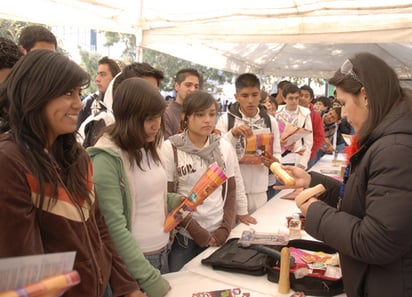 Avances. Los jóvenes muestran interés en cuidar su salud al prevenir embarazos no deseados y enfermedades de transmisión sexual; aun así, es necesario reforzar la educación sexual, expresó el área de Salud.