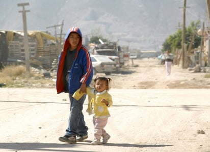 Cuidados. Los niños y adultos mayores deben protegerse del frío.