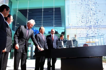 Nueva planta. En la inauguración del campus General Electric Infraestructura, en Querétaro, el presidente Felipe Calderón destacó que México está pasando de ser uno de los mejores países en materia de manufacturas hacia el desarrollo de talento e inteligencia en diversos ámbitos.  NOTIMEX