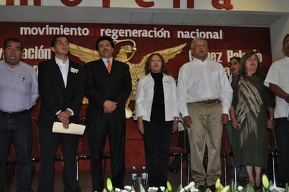 Acto. En el lugar se cantó el Himno Nacional luego de un discurso que motivó a las masas.  EL SIGLO DE TORREÓN / DIANA GONZÁLEZ