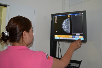 Prevención. En el Centro de Salud de Lerdo, se ofrecen exámenes para detección de cáncer de mama.