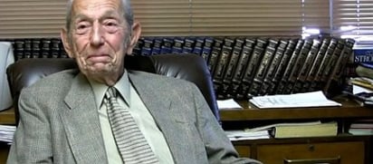 El auto proclamado profeta Harold Camping alegó que cometió un error de cálculo al anunciar que el último sábado llegaría el Juicio Final.