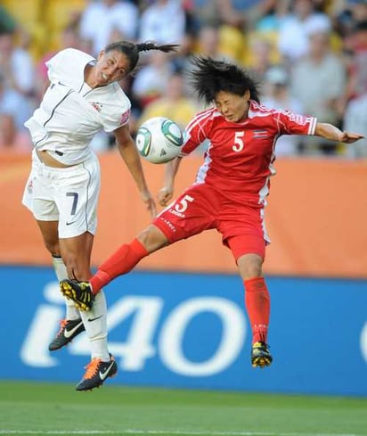 La selección de futbol femenil de Estados Unidos debutó ayer en el Mundial de Alemania con un triunfo ante Corea del Norte por 2-0. Debuta Estados Unidos con triunfo sobre Corea del Norte