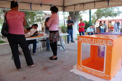 Molestia. Apertura tardía de las casillas causó malestar entre el electorado que acudió a sufragar desde temprano.