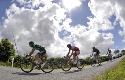 El corredor francés del Europcar Sebastien Turgot, su compatriota del Cofidis Tristan Valentin, el español del Movistar José Iván Gutiérrez, y el francés del Saur-Sojasun Anthony Delaplace, lideran la quinta etapa del Tour de Francia. EFE