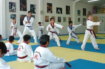 Elementos del Centro Lagunero de Atletas de Alto Rendimiento de Lerdo presentan hoy su examen de promoción de grados de tae kwon do. Alumnos del Celaar presentan examen